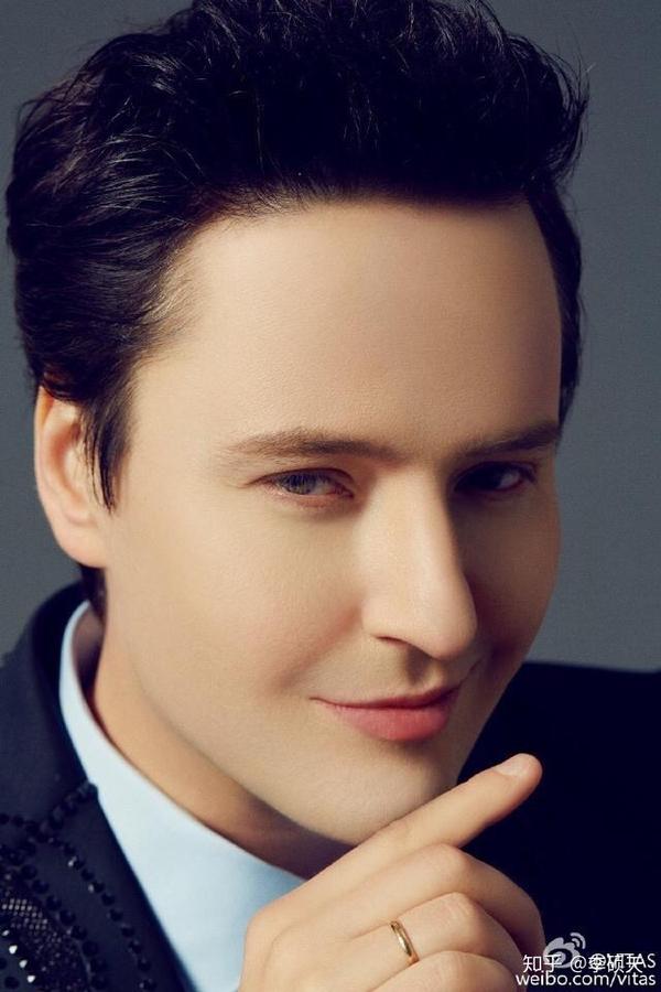 有哪些是同一个人而颜值相差甚远的照片?