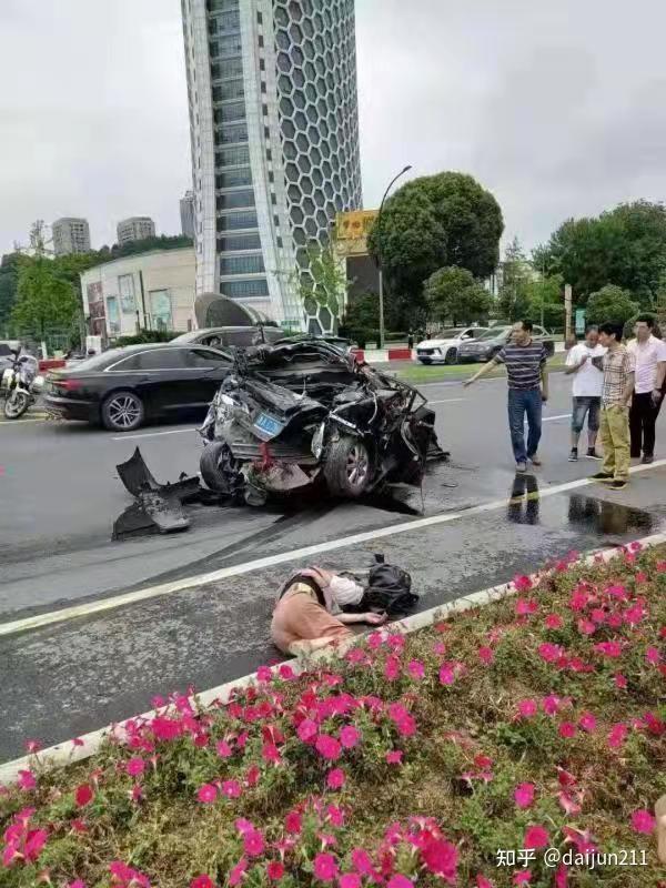 6月1日杭州桐庐发生三车相撞事故致4伤事故发生的具体原因是什么