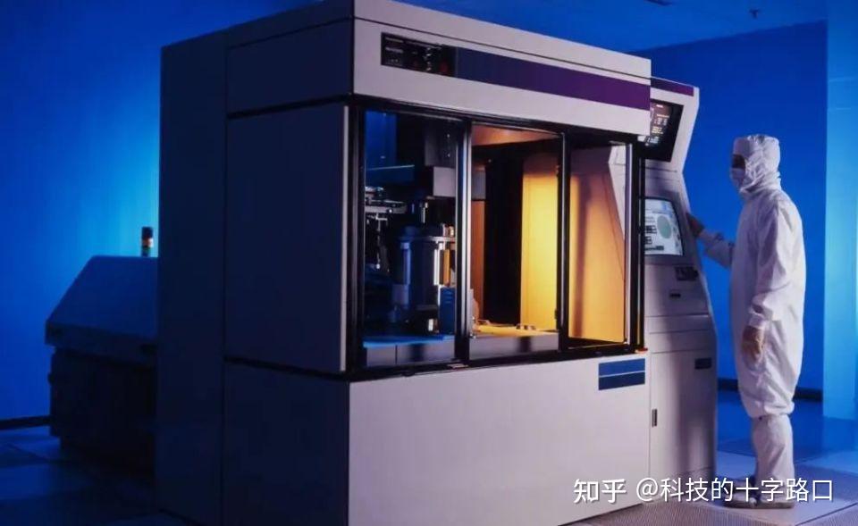 刻机中标名单,尼康,京东电子分别中标了一台光刻机,一台涂胶显影设备