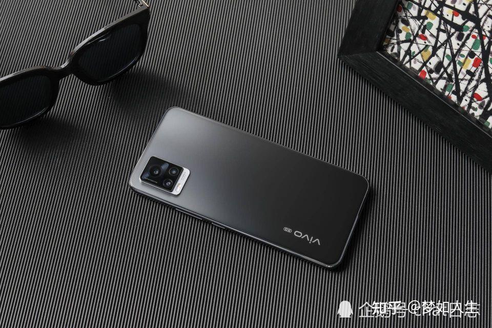 都是拍照手机vivos7和opporeno5该选哪款