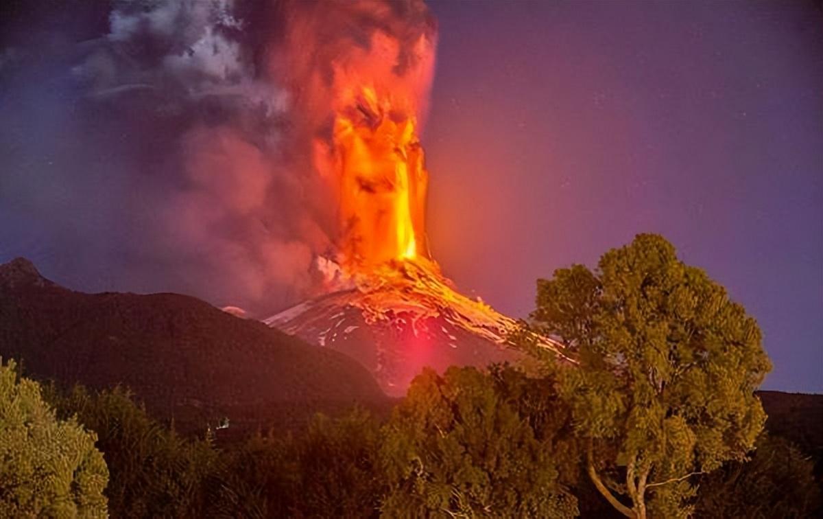 新西兰火山爆发图片