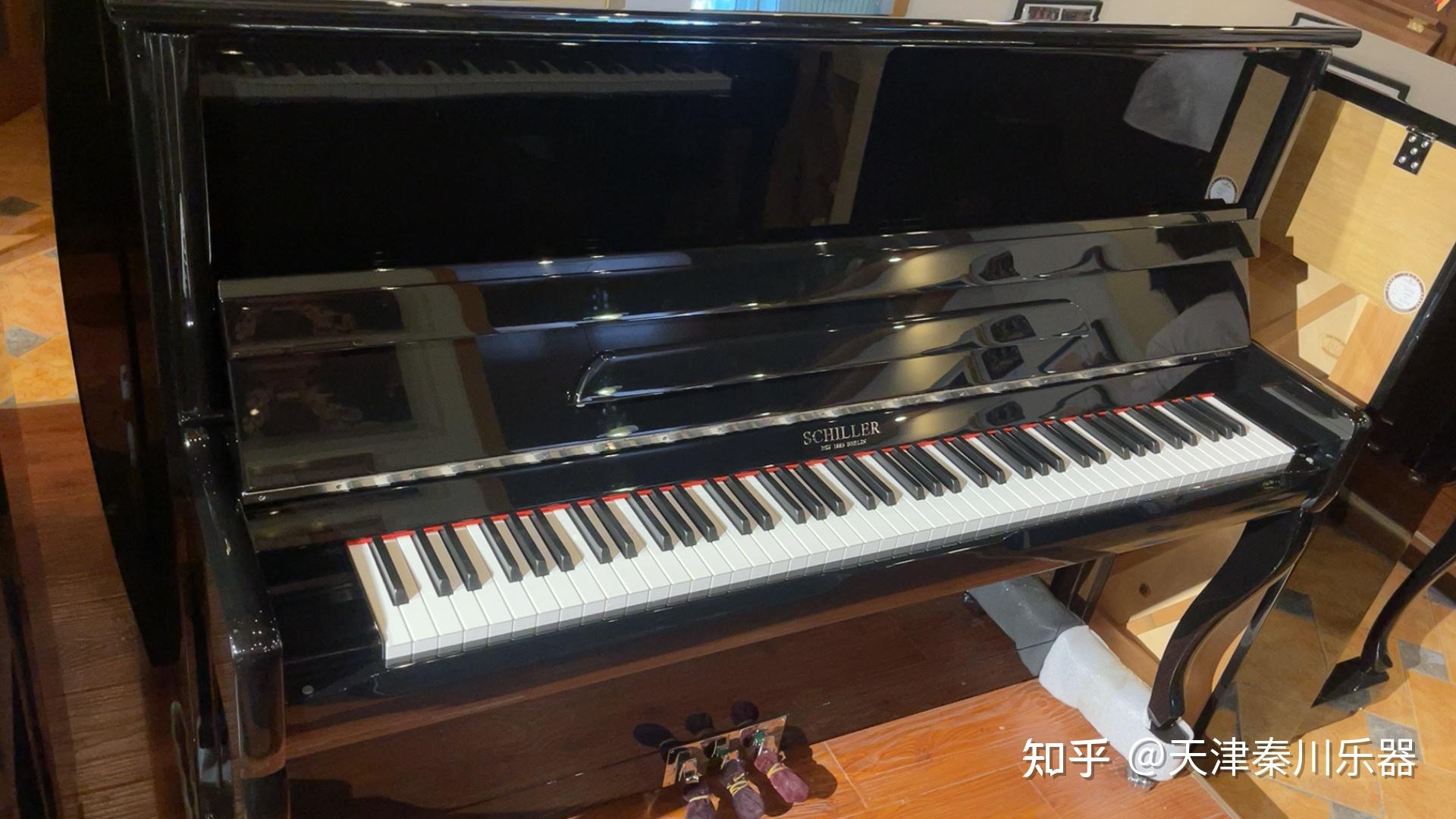 家用施坦威艾塞克斯钢琴123e,买到家一直没弹,新买的没多久全家去杭州