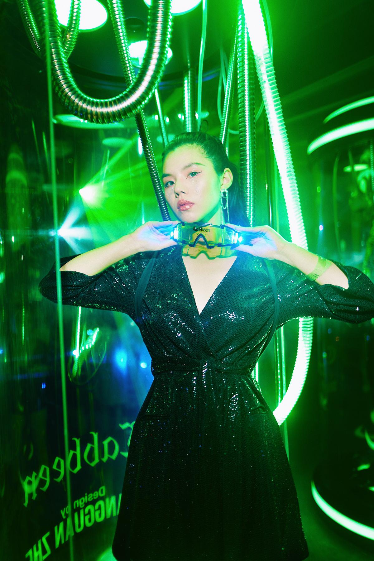 迷笛 pogo 现场广角方面我只用过24l.5,6年前,我特别喜欢这枚镜头.