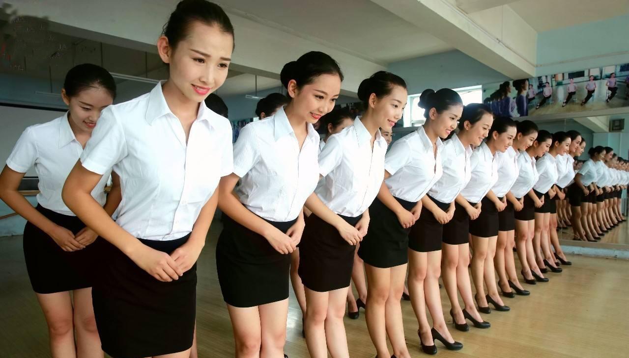 你不可能每天都不走路,那请每天最少花10分钟的时间,意识肩胛骨的使用