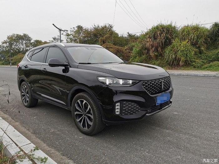 识别度高,时尚又大气,各种豪华的词汇都可以一起来描述vv6的外观了,大