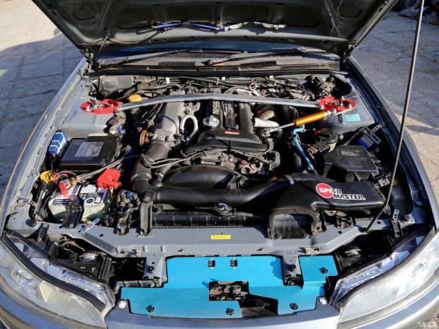 "纵置发动机,由于结构问题,扩缸增加排量的改装方案并不适合这台s15