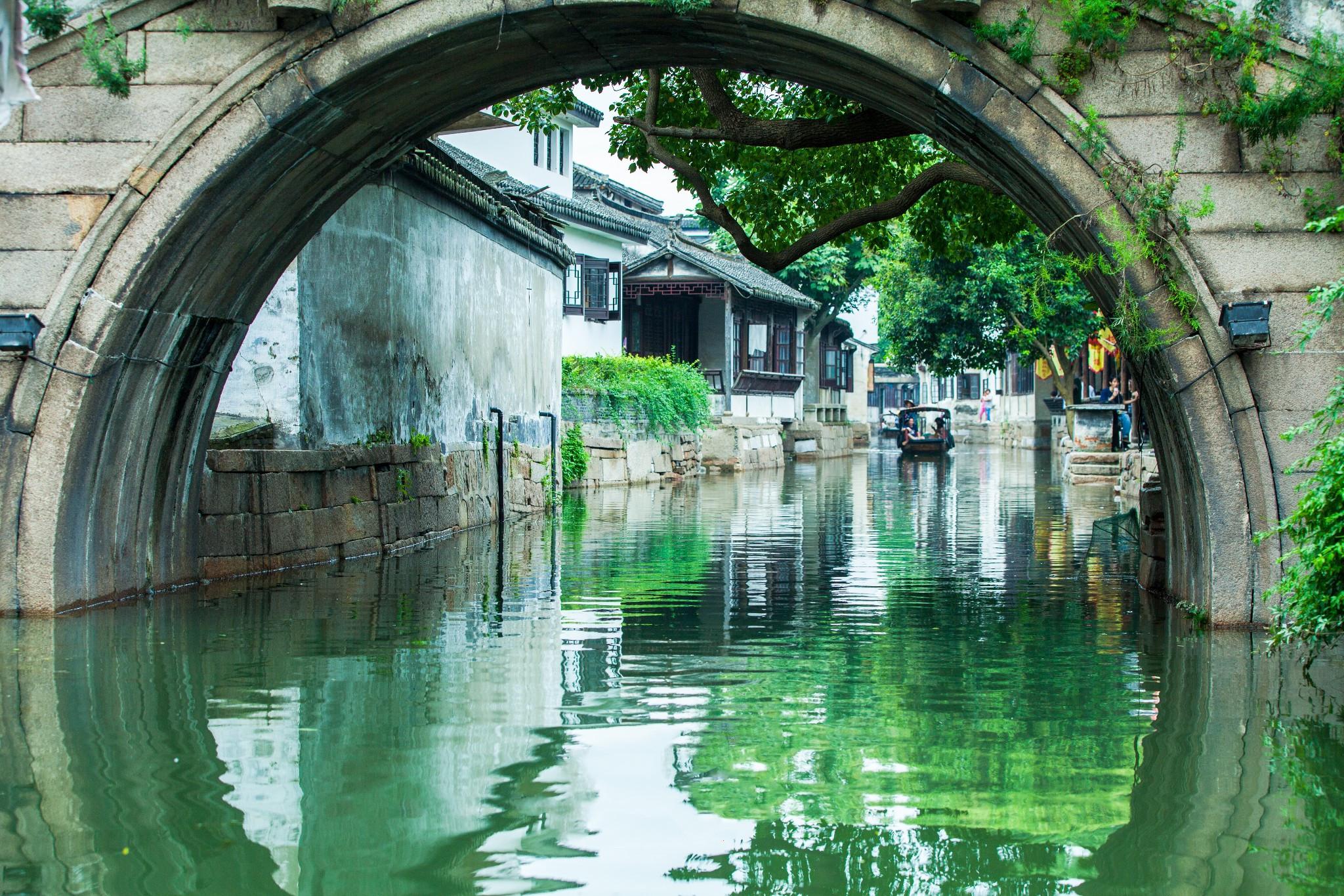 锦溪古镇,东邻上海,西接苏州,拥有众多名胜古迹和丰厚的历史文化积淀