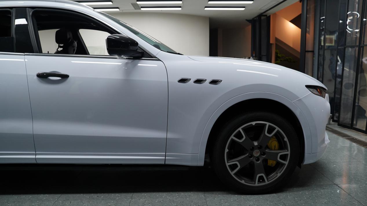 野性与豪华齐飞,玛莎拉蒂莱万特的珍珠白改色 - 知乎