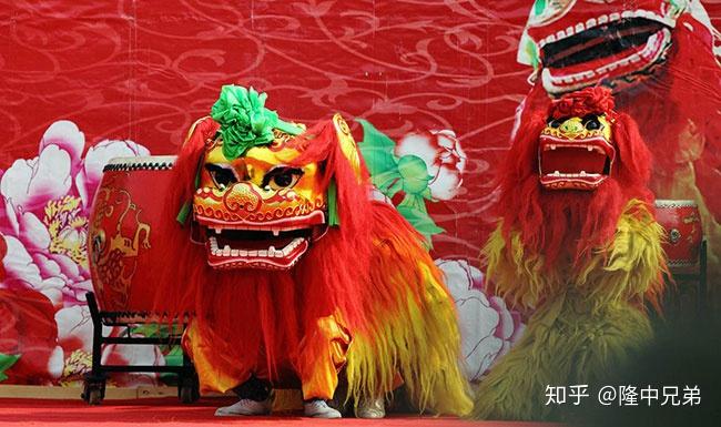 特色演艺圈节目:舞狮表演、舞狮点睛、舞狮采青,南狮/北狮·舞狮助庆表演 - 知乎