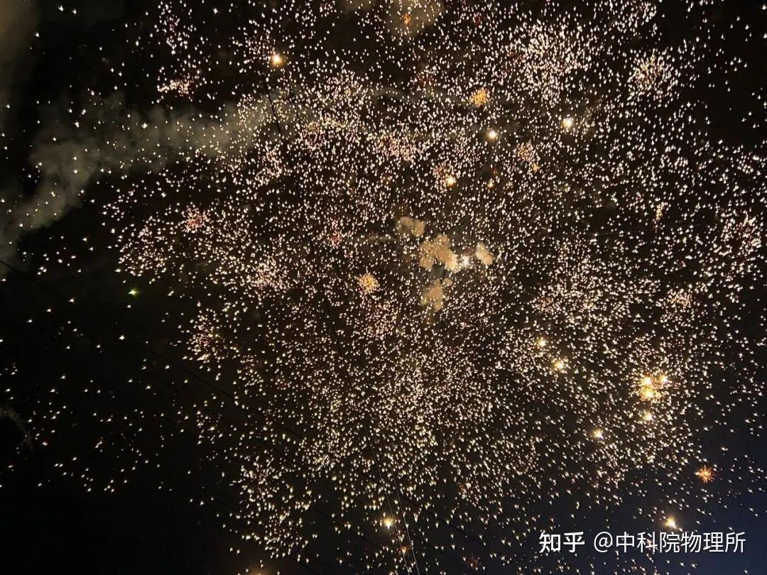 每年都放的烟花,是如何玩出这么多花样的? - 知乎