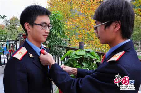 火车列车上不同衣服对应的职位名称是什么?火车人员制服对应工种大全! 火车列车上不同衣服对应的职位名称是什么?火车人员制服对应工种大全!_新客网