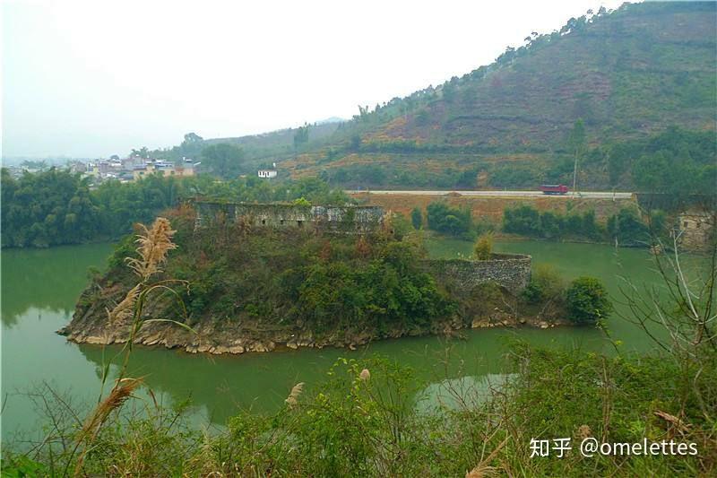 后记:书堂石文化遗址位于韶关市翁源县三华镇罗江水即翁江上游之中,因