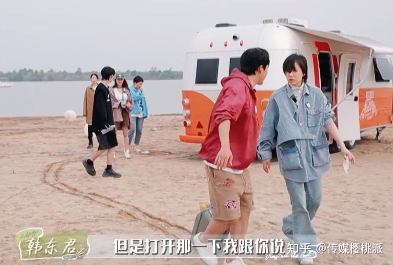 与金晨闺蜜情深,又和韩东君当兄妹,李斯丹妮串起了绯闻的闭环