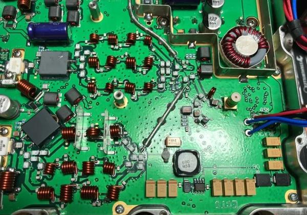 拆了一个美军电台PRC-148 JEM和配套车载功放AN/VRC-111，设计不是一般复杂！ - 知乎