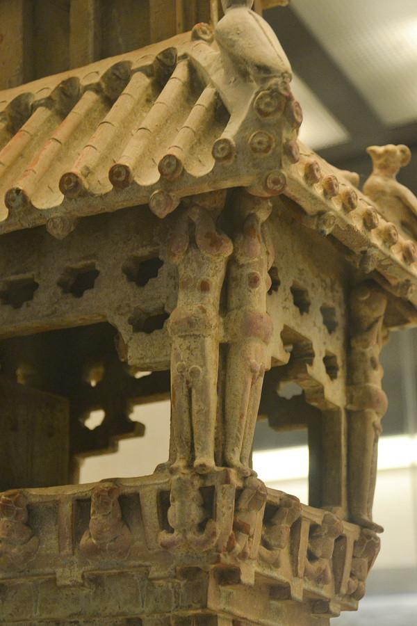 2500年前:中国古代商周时期就有原始瓷,战汉代有彩绘砖,绿釉陶楼,南北