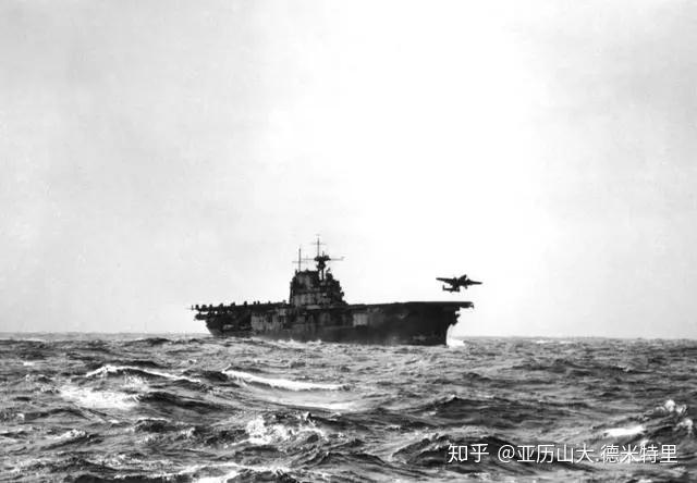 工团海军在内战结束之后就分为了航母派和战列舰派两大派系,以及默默