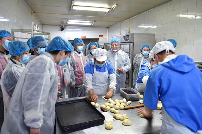 盂县二中学生走进千千晨晨开展研学实践活动