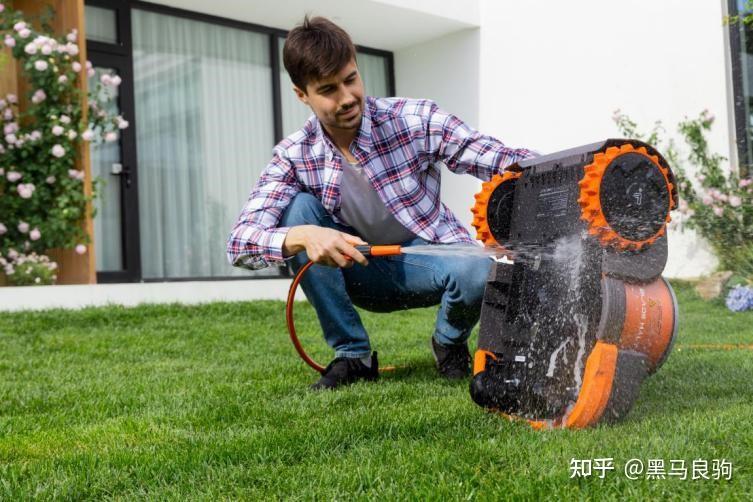 赛格威发布首个超静音智能割草机器人