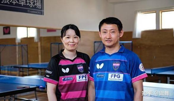 出道于四川队,曾与邓亚萍,乔红并肩作战,并多次在全国锦标赛中获得