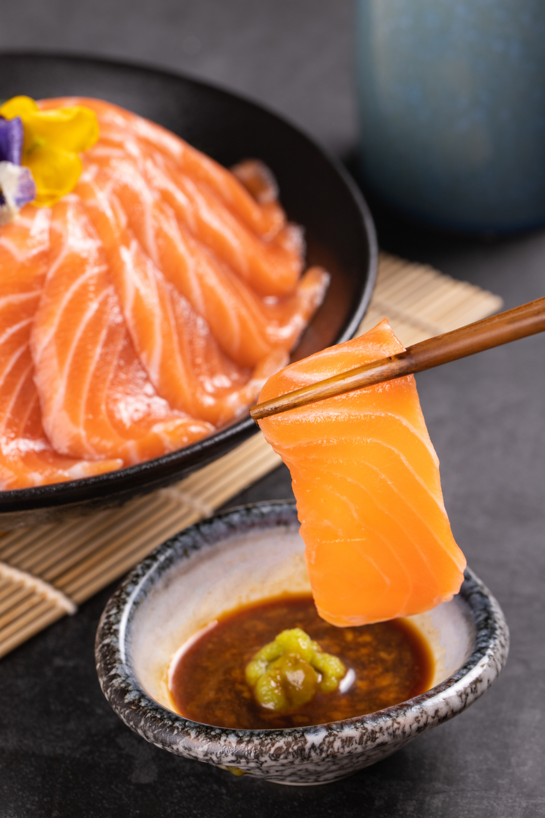 怎么吃三文鱼最安全 v2-7aedf0a88f1d6f2704a34ef80be2667e_r.jpg