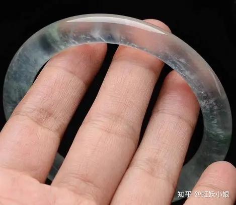 520礼物】2026年618翡翠手镯终极选购攻略：从种水到品牌一文讲透，附豪