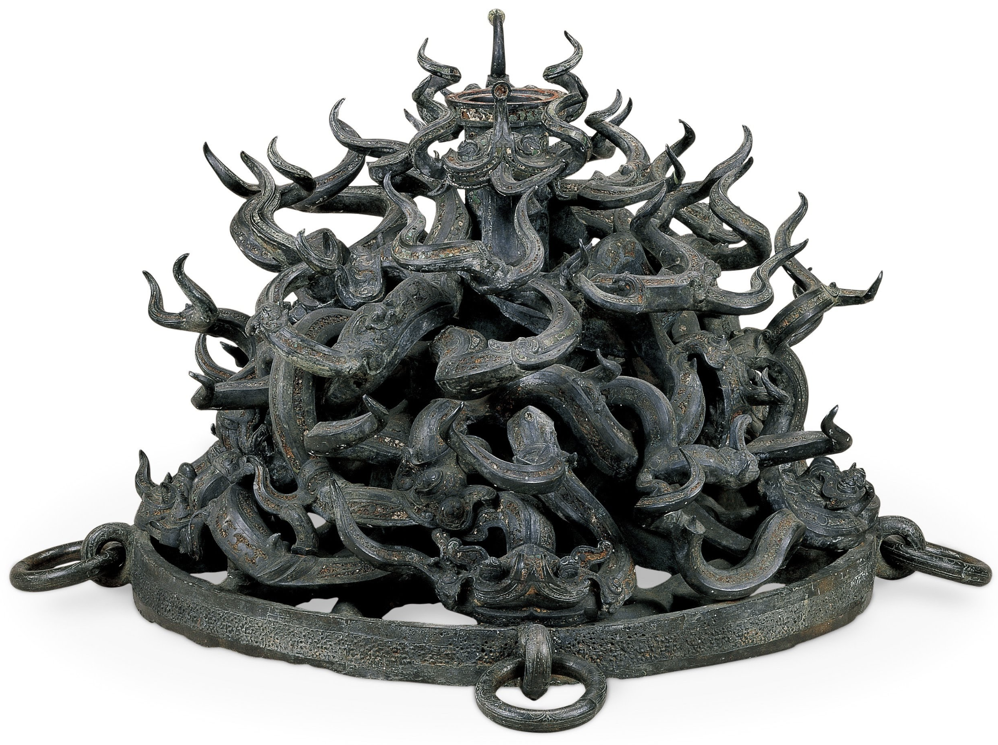 出土最让人印象深刻的东西,还得是这套3层8组共65件的曾侯乙青铜编钟