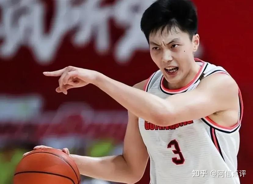 广东被批赢得不光彩,胡明轩张明池2人犯规,姚明被喊话追罚裁判 - 知乎