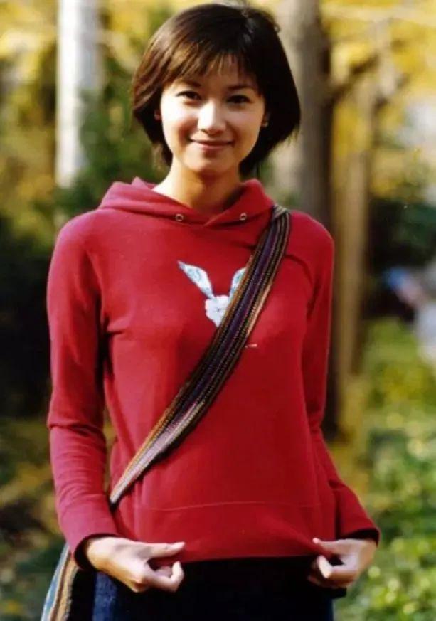 48岁徐静蕾定居美国!小腹隆起疑已怀孕,与黄立行相恋12年未结婚