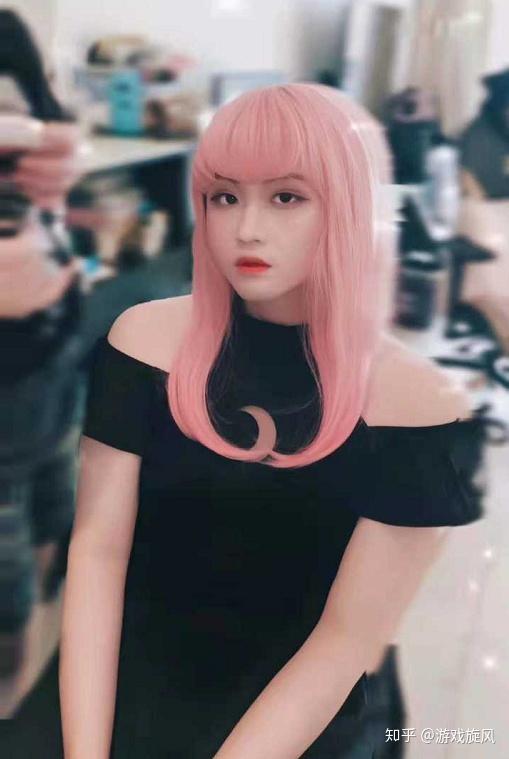 lol姿态女装直播与严君泽双排网友调侃像极了爱情