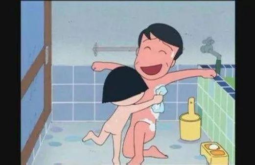 杨幂女儿和爸爸亲嘴黄磊给5岁女儿洗澡张亮一句话打脸所有人