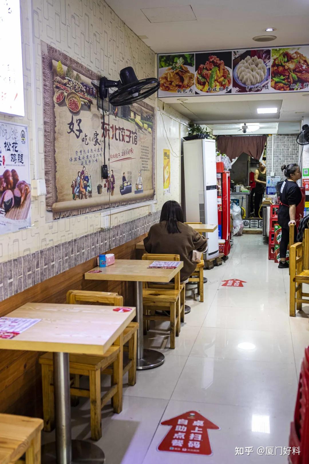 店小难找在旧广场里藏了3年的夫妻东北菜馆生怕有人排队