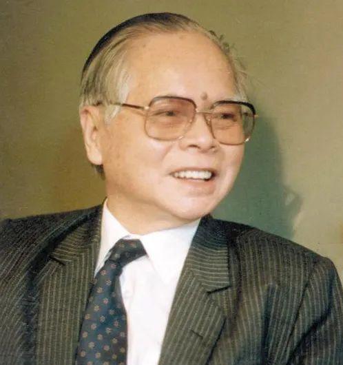 双红袍画家何仁诰堪为百年难遇的艺术奇才