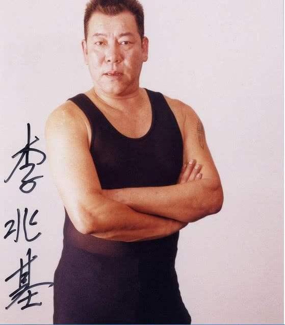 曾为社团"慈云山十三太保"成员之一.
