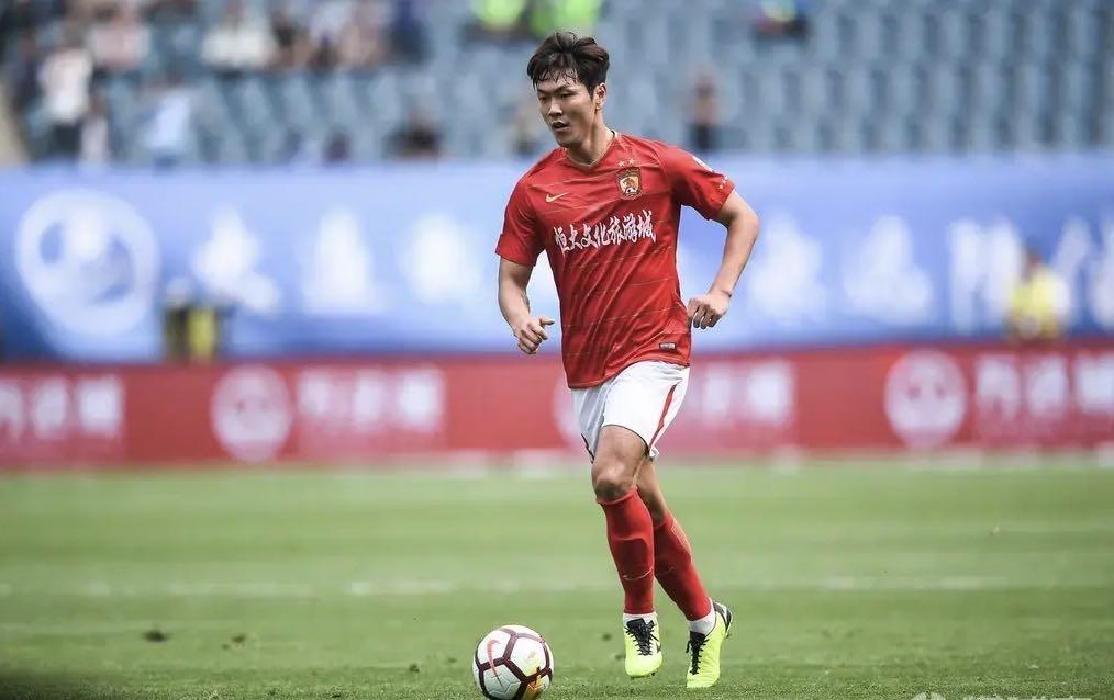 恒大王朝的关键球员中国足坛最成功的韩国外援后防大将金英权