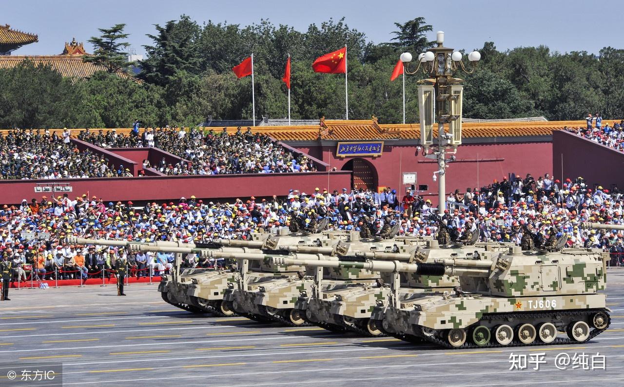 在中国阅兵仪式上一位士兵突然倒下但他却赢得了全世界的尊重