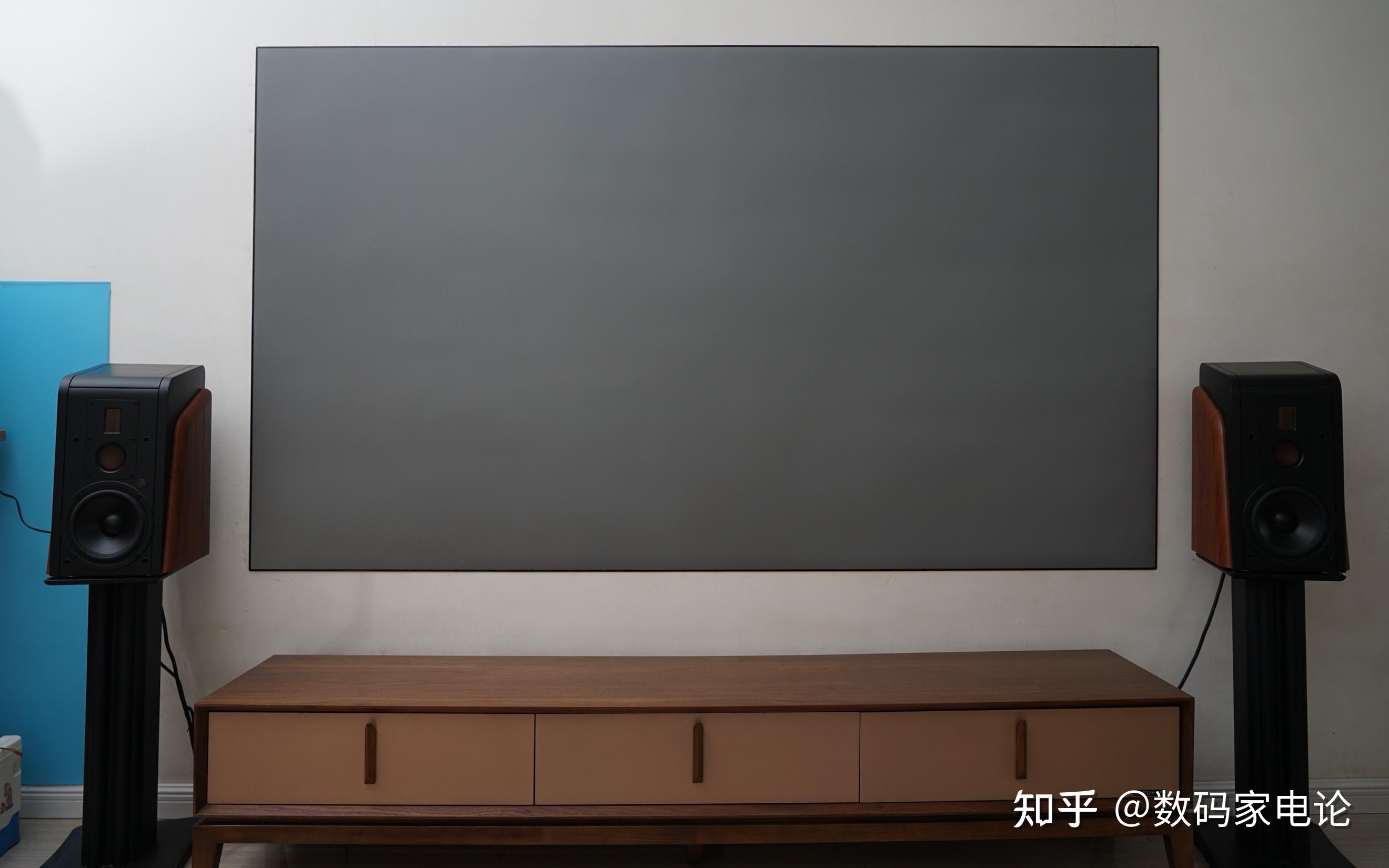 买投影仪要不要配幕布？试过10款主流投影仪得出的答案