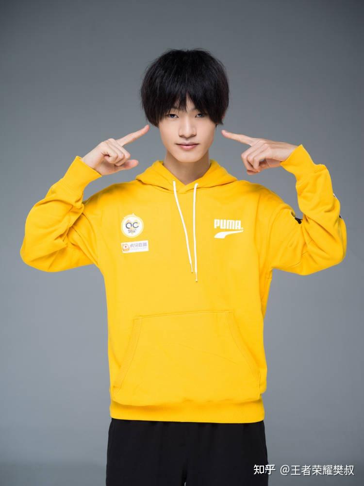 首先就是6.6,最初转会rng.m,这个好评价.值得一说的是vg,qg互换中路.