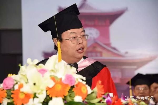 四川大学文学与新闻学院院长李怡