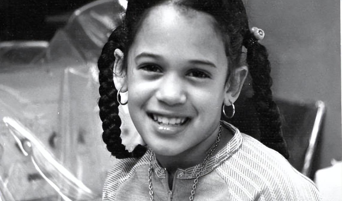 美国副总统哈里斯业绩特差搞事特能让美国人失望拜登也不爽