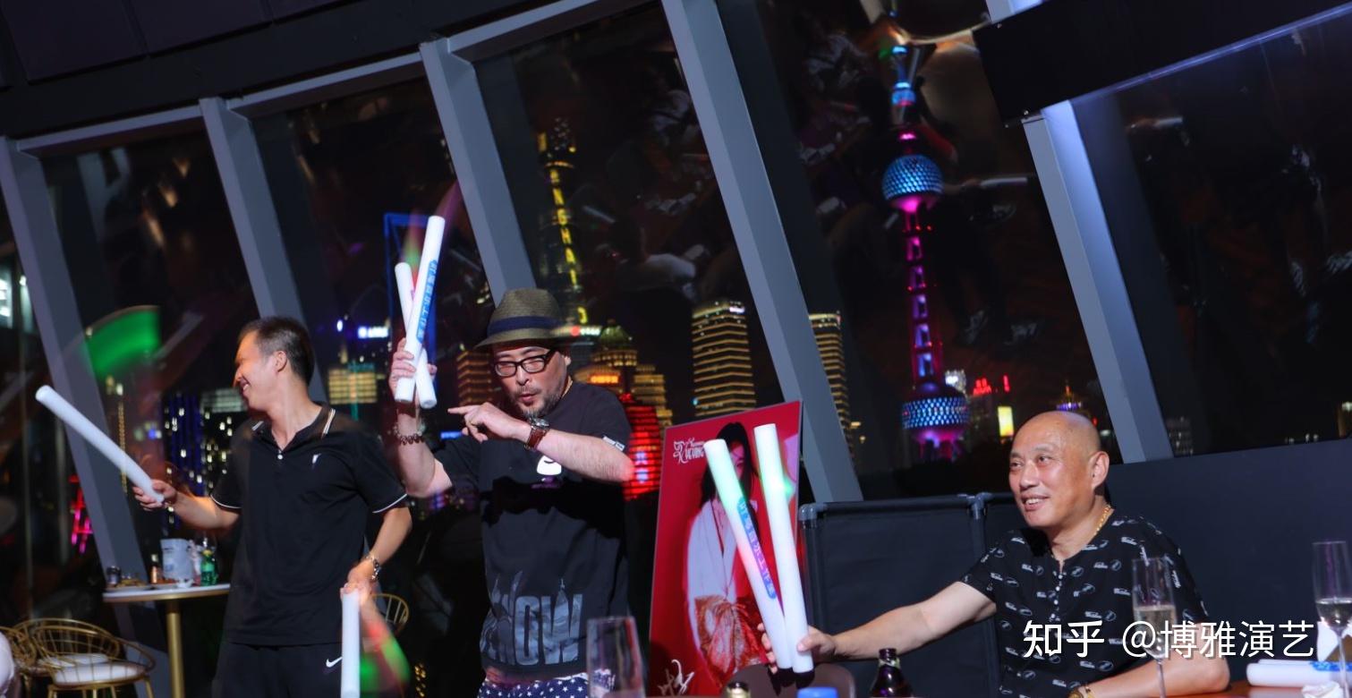 制片人朱义伟公子昨夜入梦来发布会在上海白玉兰广场举行