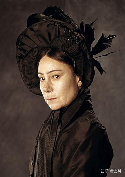 哈利波特》霍琦夫人艾美达·斯丹顿——《哈利波特》多洛雷斯·乌姆里