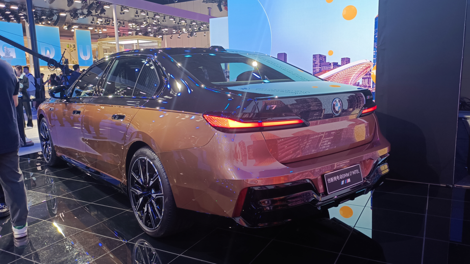 零百37秒宝马i7m70l是本届车展最强大的电动车