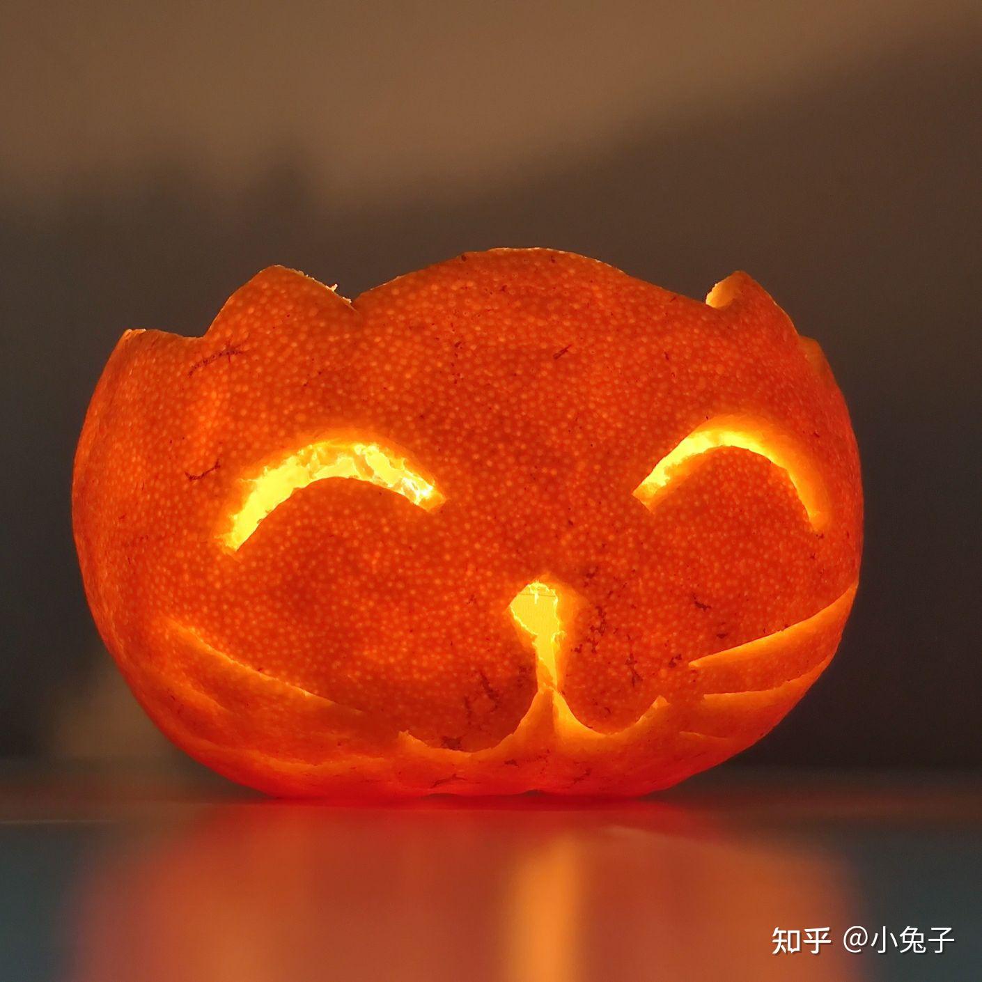 哈哈,最后放在厕所做照明用了.还有橘子香氛作用.真的很可爱,是不是?