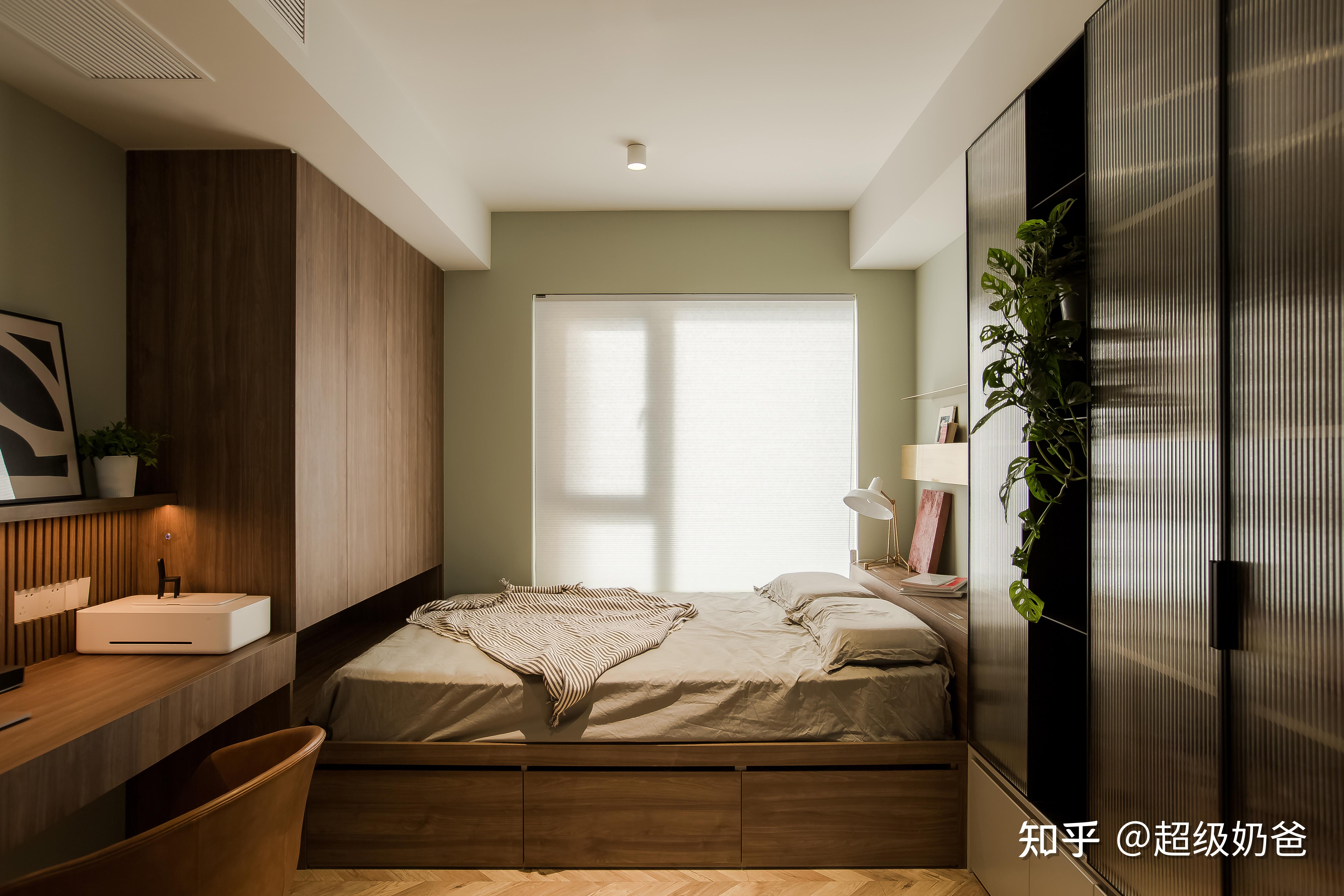 132㎡复古摩登风,舍弃次卧换来主卧套房,办公生活两不误!