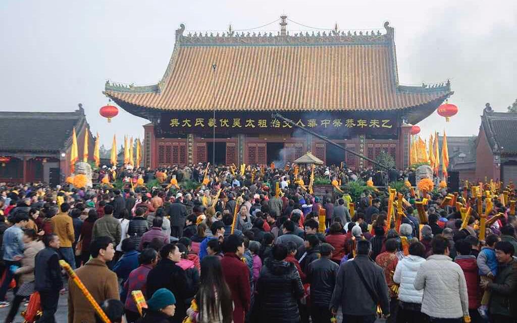 (每年二月二到三月三热闹非凡的太昊陵祭祖庙会)据房墉先生介绍"文化