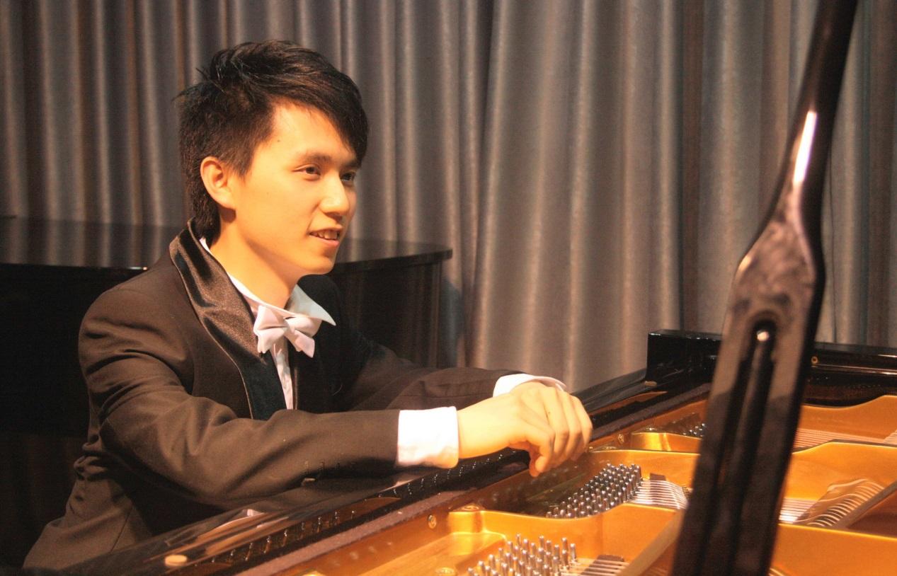 教授和郑大昕教授本科就读于四川大学研究生考入美国bgsu大学钢琴专业