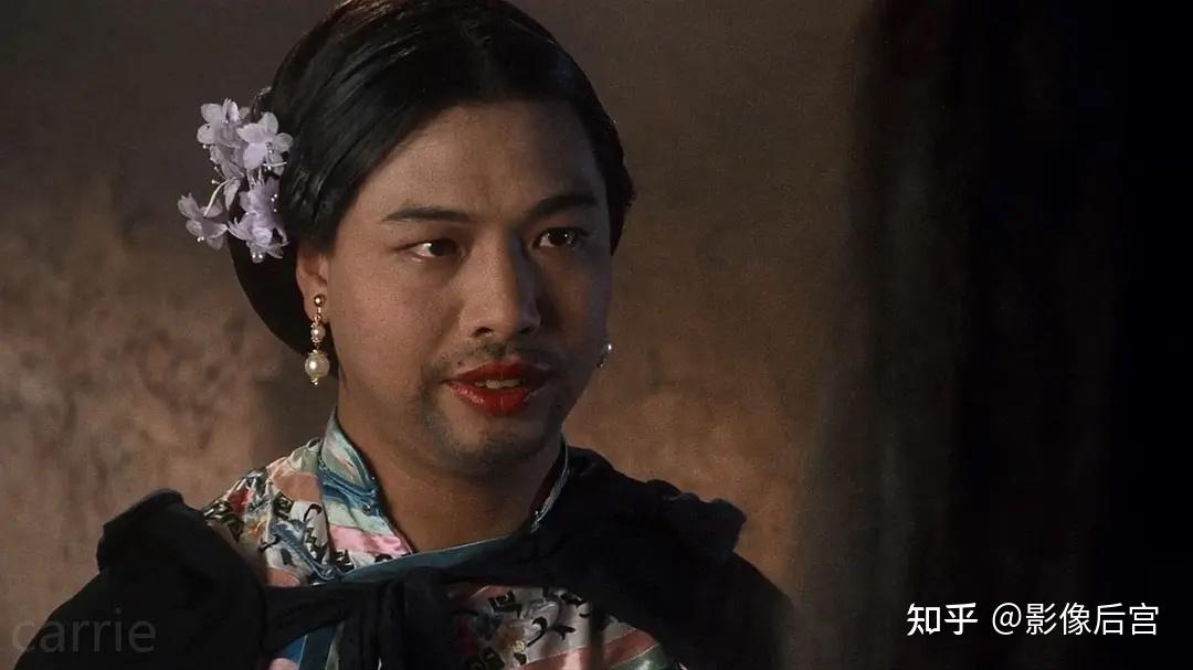 《九品芝麻官》如花在柏拉图的《会饮篇》中,喜剧家阿里斯托芬有一个