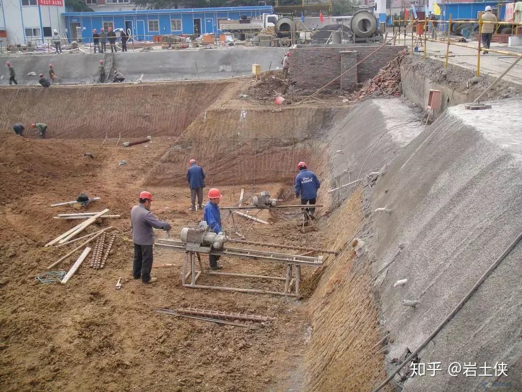 昌平公路分局紧急修复塌陷路面，保障考生出行安全