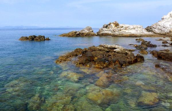 三门岛(又称沱泞岛),面积约5平方公里,海岸线长13公里,是