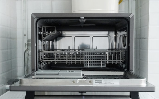 我的厨房秘密武器:弗兰卡洗碗机